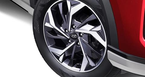 Vành hợp kim kích thước 17 inch thiết kế 2 tông màu thể thao tại đại lý Toyota Vinh