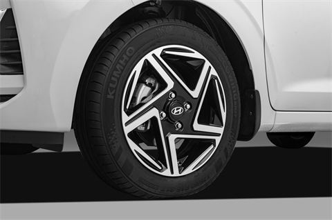 Vành xe thể thao 15 inch tại đại lý Toyota Vinh